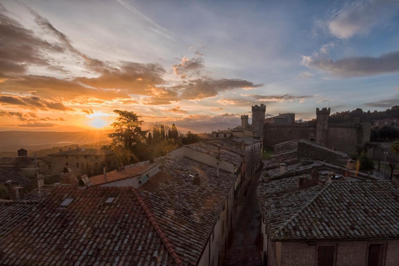 Hotel Vecchia Oliviera Montalcino Esterno foto