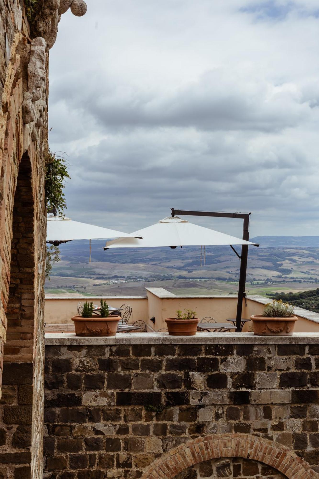 Hotel Vecchia Oliviera Montalcino Esterno foto