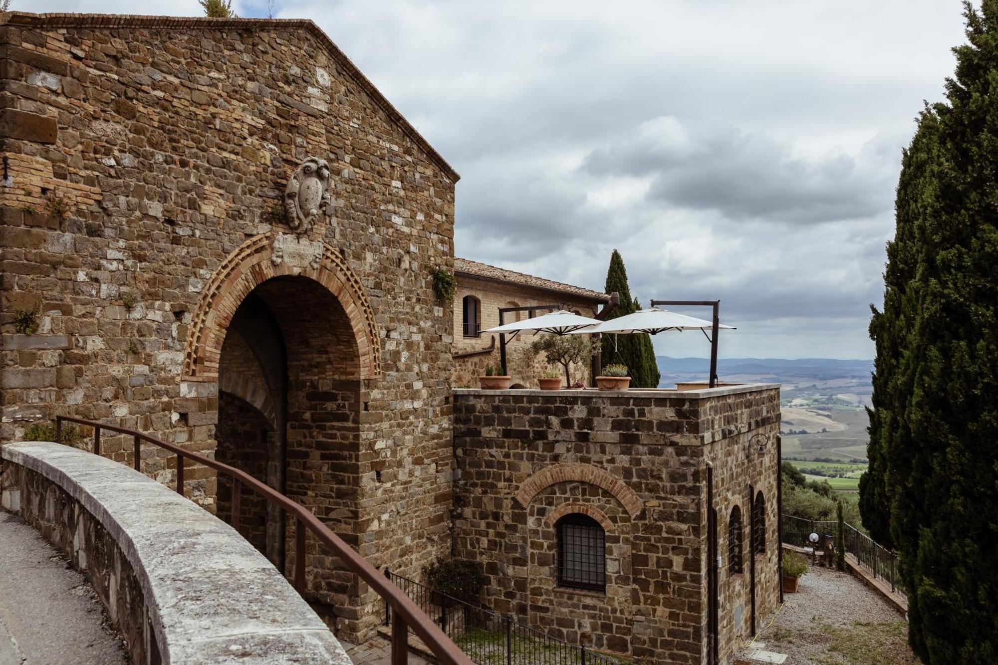 Hotel Vecchia Oliviera Montalcino Esterno foto