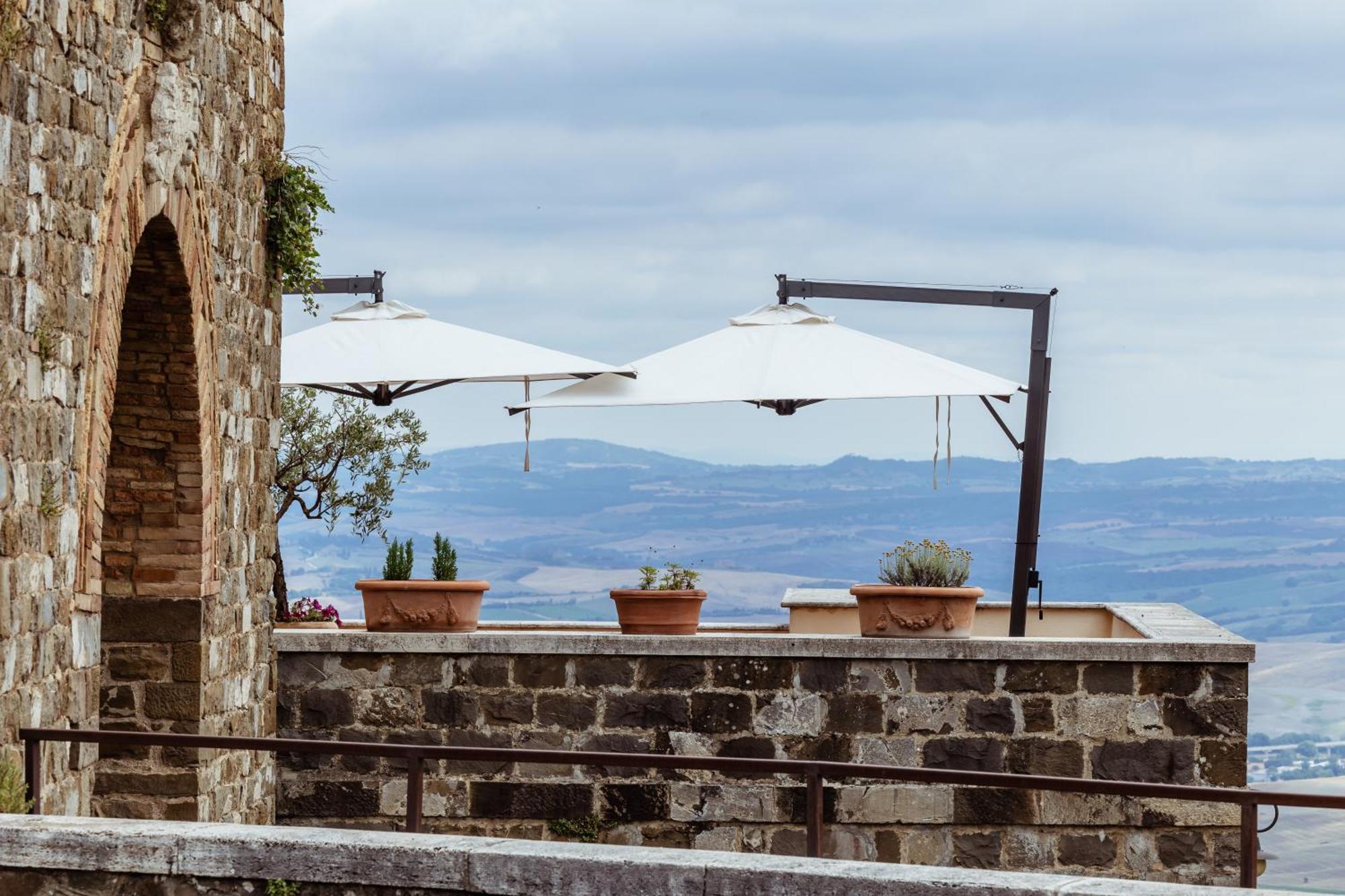 Hotel Vecchia Oliviera Montalcino Esterno foto