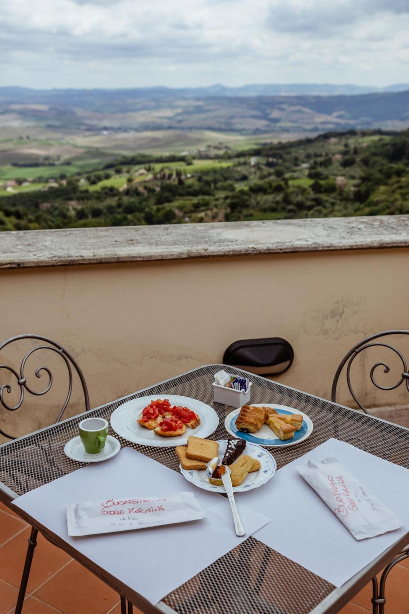 Hotel Vecchia Oliviera Montalcino Esterno foto