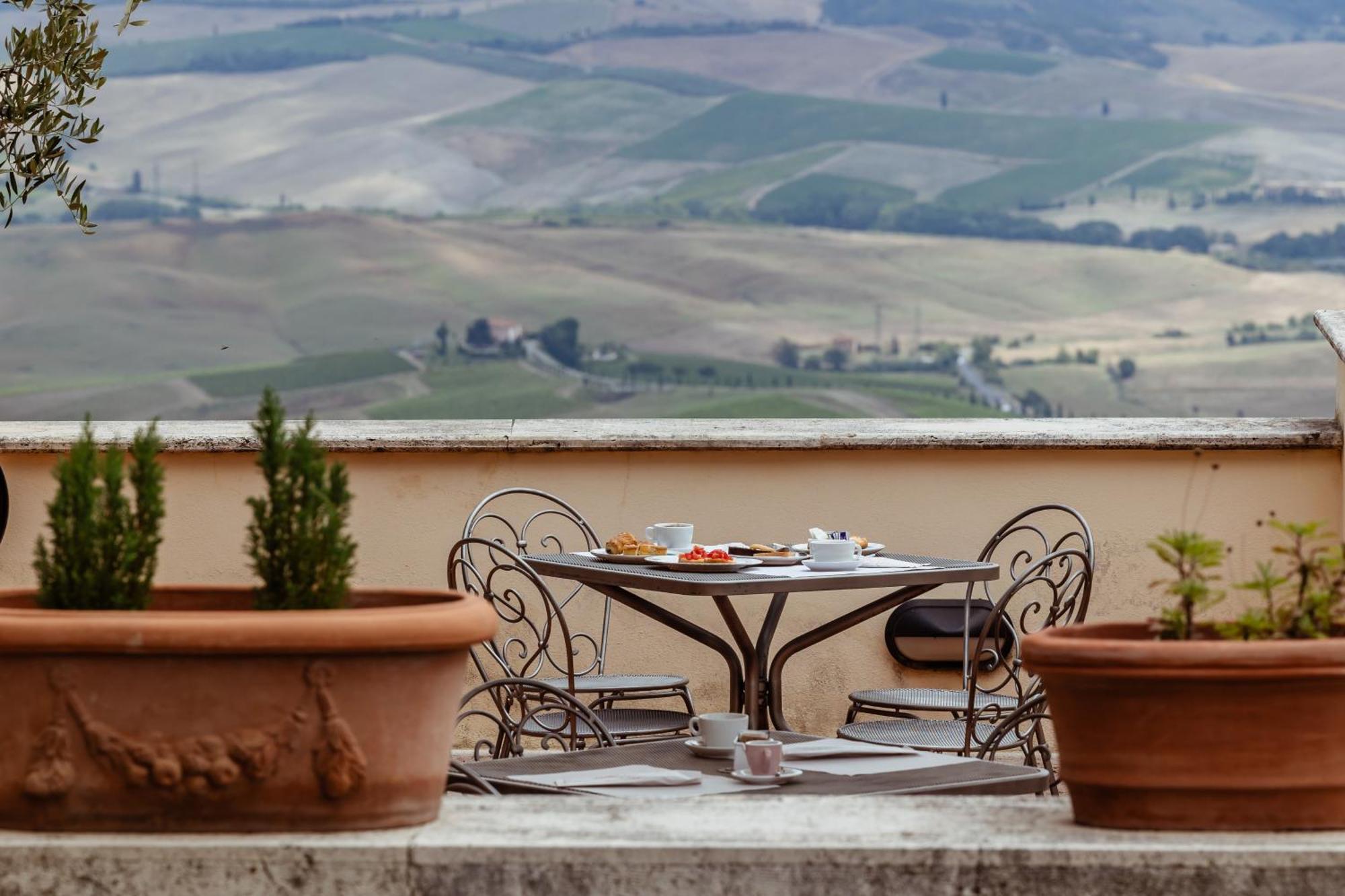 Hotel Vecchia Oliviera Montalcino Esterno foto